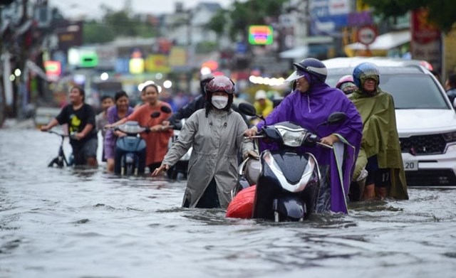 Lượng mưa lớn nghi&ecirc;m trọng đặt người d&acirc;n v&agrave; hoạt động sản xuất kinh doanh trước nguy cơ thiệt hại nghi&ecirc;m trọng &nbsp;