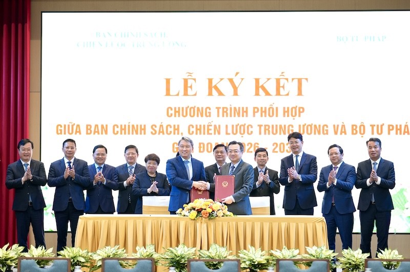 Bộ Tư pháp và Ban Chính sách, chiến lược Trung ương ký kết phối hợp công tác