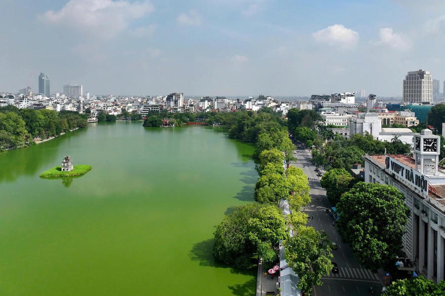 Khu vực hồ Gươm nhìn từ trên cao (Ảnh: Tuấn Huy).