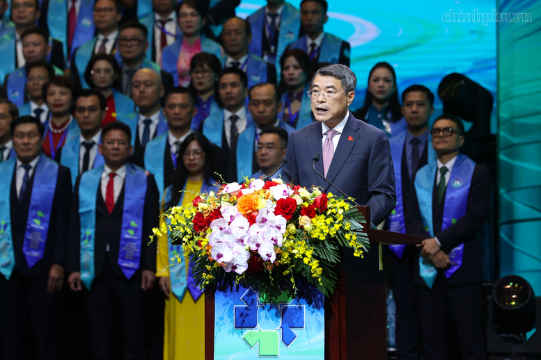 Thủ tướng đề nghị cộng đồng doanh nghiệp, nhất là các doanh nghiệp có sản phẩm đạt Thương hiệu quốc gia, tập trung vào 5 nhiệm vụ trọng tâm. Ảnh: VGP