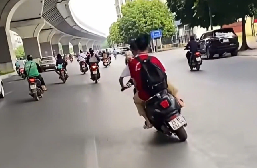 Giao xe máy điện cho con chưa đủ tuổi- người mẹ bị phạt 9 triệu đồng
