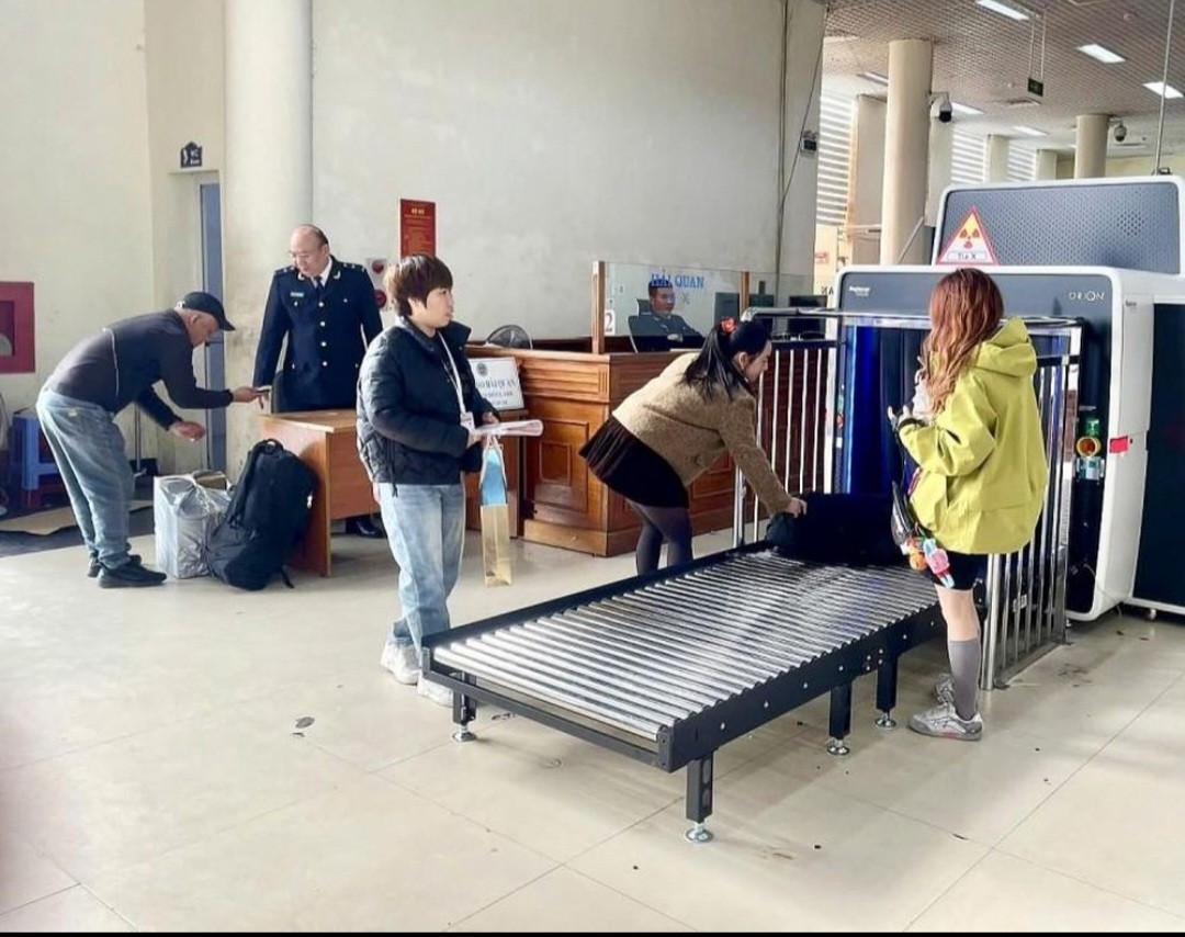 Hải Quan Móng Cái đưa vào vận hành 2 máy soi hiện đại tại cửa khẩu quốc tế Hải Quan Móng Cái đưa vào vận hành 2 máy soi hiện đại tại cửa khẩu quốc tế
