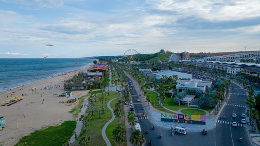 Con đường ven biển NovaWorld Phan Thiet sẽ mang đến trải nghiệm độc đ&aacute;o cho c&aacute;c vận động vi&ecirc;n với cảnh sắc b&igrave;nh minh tuyệt đẹp