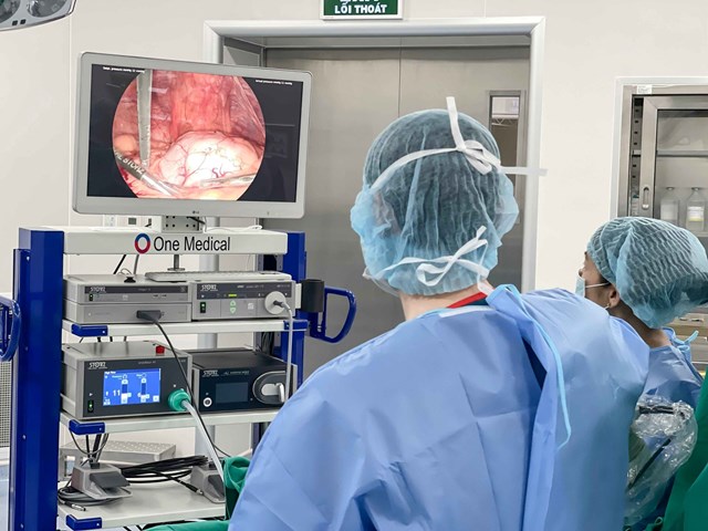 Bệnh nh&acirc;n hồi phục tốt sau mổ, được chăm s&oacute;c trong m&ocirc;i trường đạt chuẩn, kh&ocirc;ng cần chuyển viện l&ecirc;n tuyến tr&ecirc;n. &nbsp;