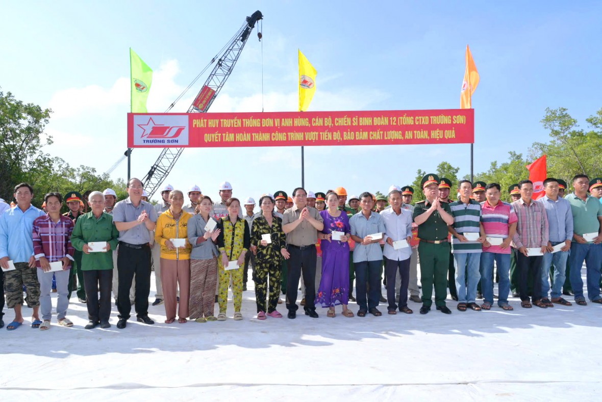 Thủ tướng Phạm Minh Chính kiểm tra tiến độ cao tốc Cà Mau - Đất Mũi và tuyến đường ra đảo Hòn Khoai