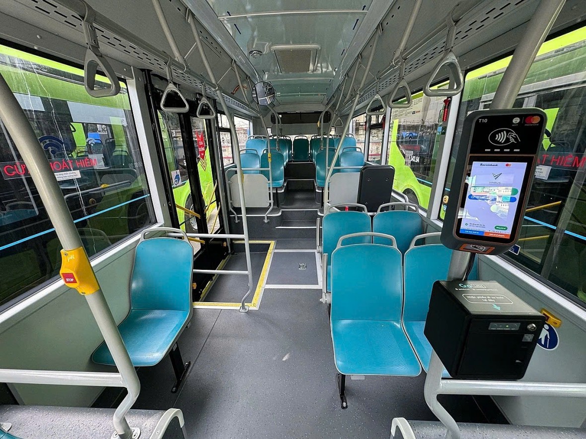 58 xe buýt CNG ở TP HCM được thay thế bằng ôtô điện