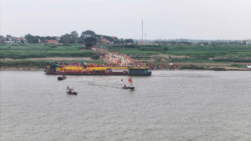 Bảo đảm an toàn cho hơn 1500 người tham gia lễ hội rước Thánh qua sông Hồng Bảo đảm an toàn cho hơn 1500 người tham gia lễ hội rước Thánh qua sông Hồng