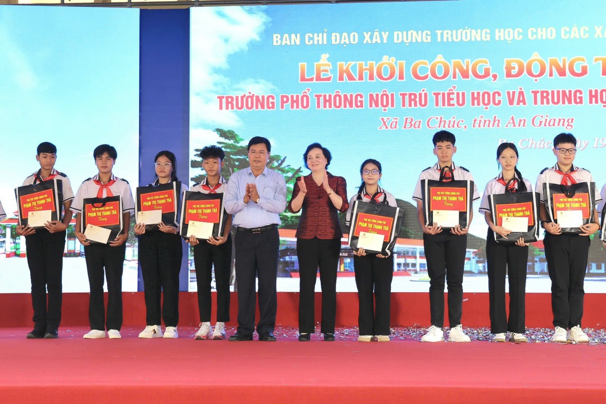 Phó Thủ tướng Phạm Thị Thanh Trà dự lễ khởi công dự án Trường phổ thông nội trú tại xã Ba Chúc (tỉnh An Giang). Phó Thủ tướng Phạm Thị Thanh Trà dự lễ khởi công dự án Trường phổ thông nội trú tại xã Ba Chúc (tỉnh An Giang).