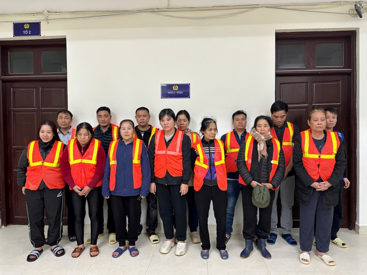 Công an Hà Nội triệt phá ổ nhóm đánh bạc trên sông Công an Hà Nội triệt phá ổ nhóm đánh bạc trên sông