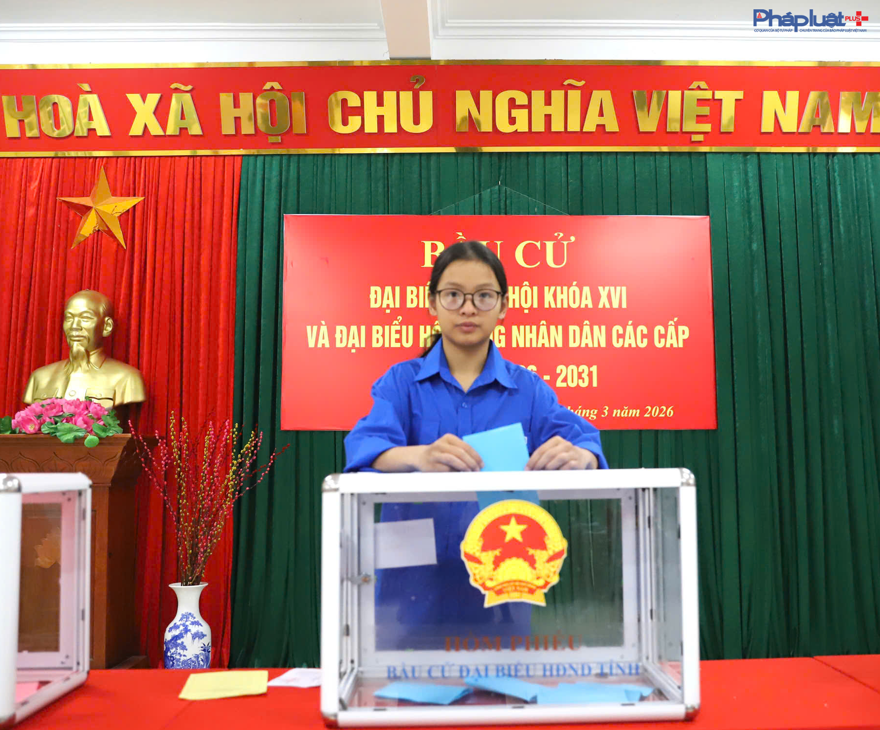 Cảm xúc đặc biệt của những cử tri lần đầu tiên được cầm lá phiếu đi bầu cử Cảm xúc đặc biệt của những cử tri lần đầu tiên được cầm lá phiếu đi bầu cử