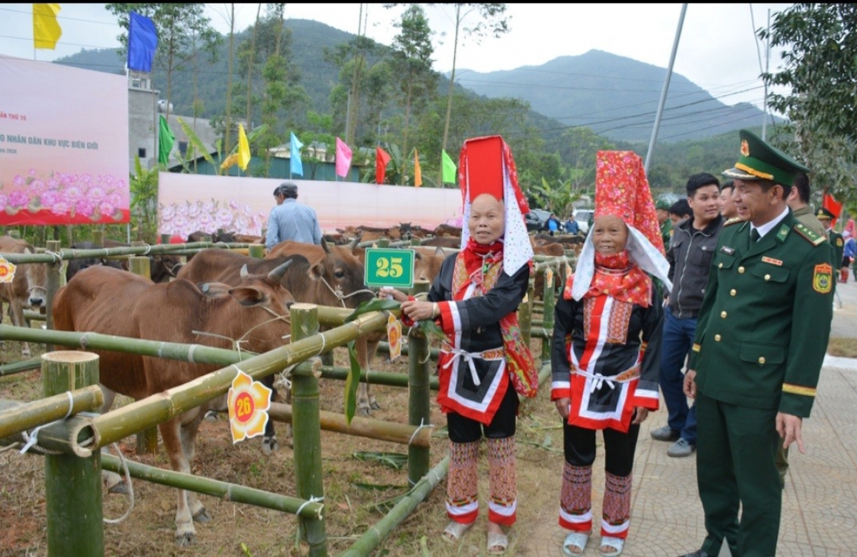 BĐBP tiếp sức học sinh, hỗ trợ sinh kế cho hộ nghèo khu vực vùng biên Quảng Ninh