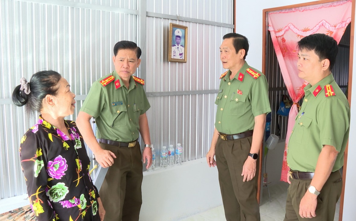 Công an Cà Mau chung tay xây dựng mái ấm nghĩa tình nơi địa đầu cực Nam Tổ quốc