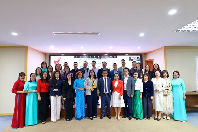 C&aacute;c Đại biểu chụp ảnh kỷ niệm tại Hội thảo.