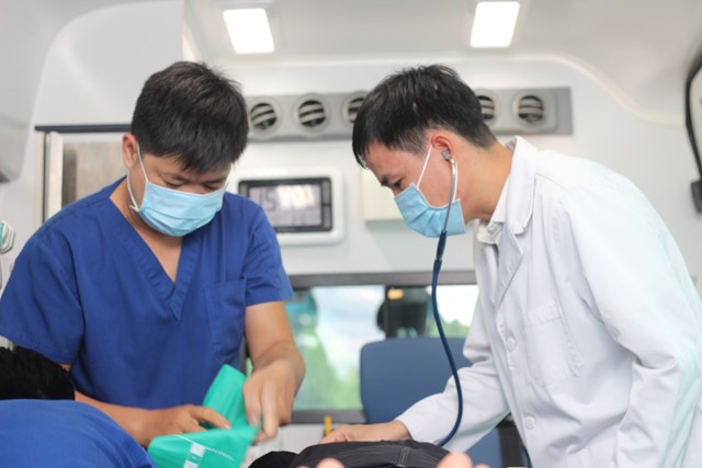 Kích hoạt cấp cứu ngoại viện trong đêm, cứu sống bệnh nhân nguy kịch trên đảo Phú Quốc - Ảnh 1