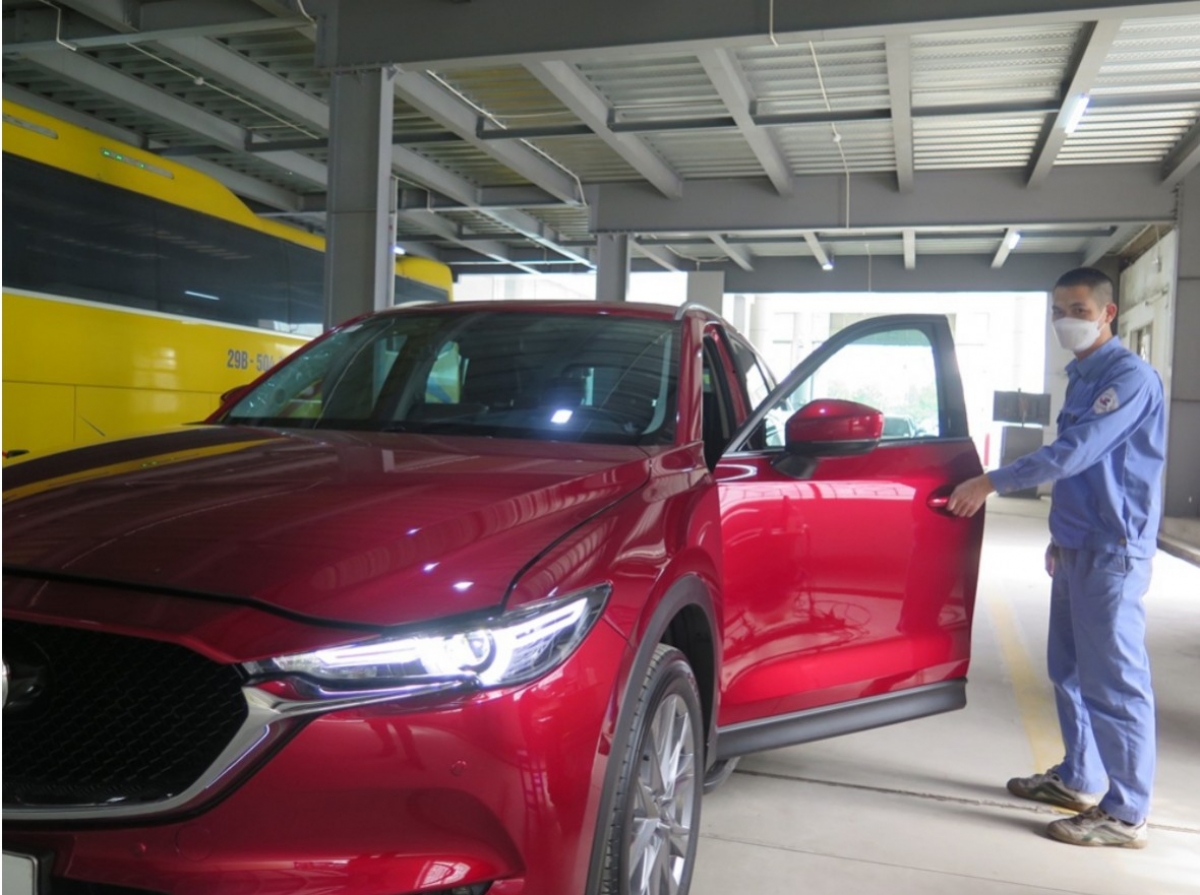 Chính thức bỏ dán tem phí đường bộ trên kính xe ô tô