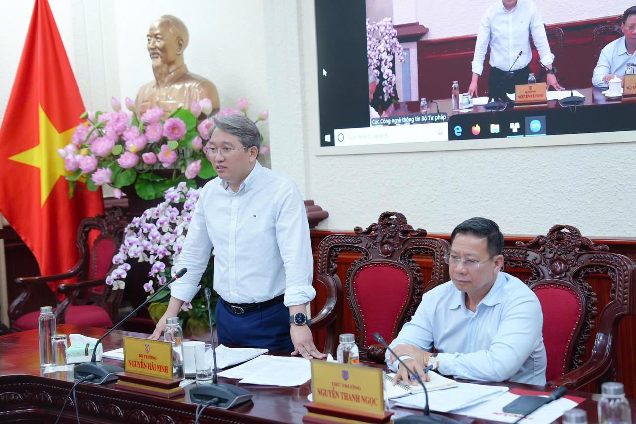 Bộ trưởng Nguyễn Hải Ninh kết luận buổi l&agrave;m việc.