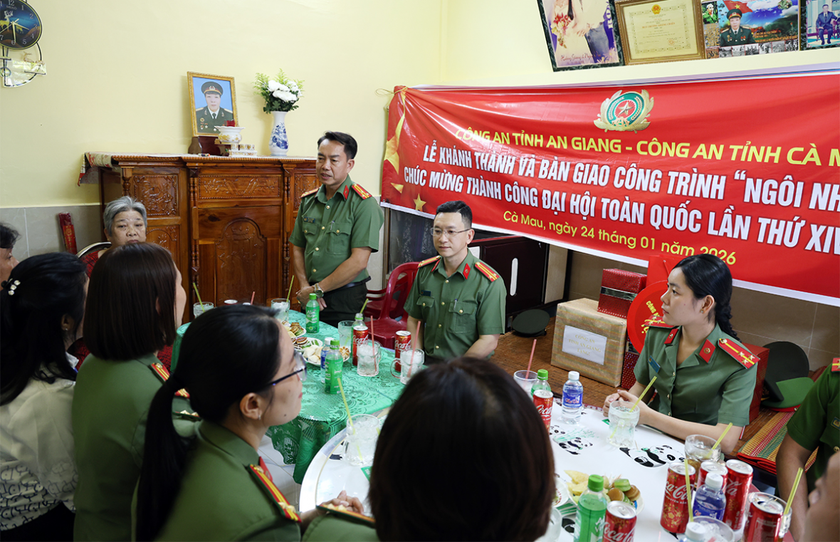 Công an tỉnh An Giang bàn giao công trình “Ngôi nhà 19/8” và sinh hoạt chính trị tại tỉnh Cà Mau
