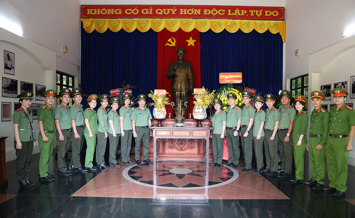 Công an tỉnh An Giang bàn giao công trình “Ngôi nhà 19/8” và sinh hoạt chính trị tại tỉnh Cà Mau