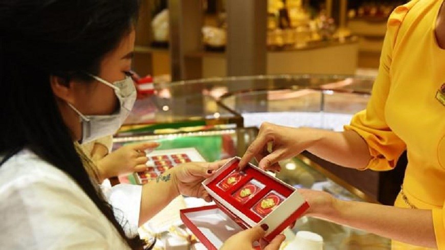 Giá vàng hôm nay 16-4: Giá vàng thế giới đứng yên, trong nước trái chiều