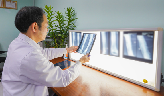 Giữ chân thành công cho bé gái 8 tuổi mắc ung thư sụn