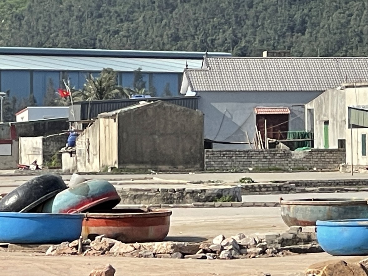 Chiếc thuyền thúng tròn và những vòng quay ký ức nơi biển quê Chiếc thuyền thúng tròn và những vòng quay ký ức nơi biển quê