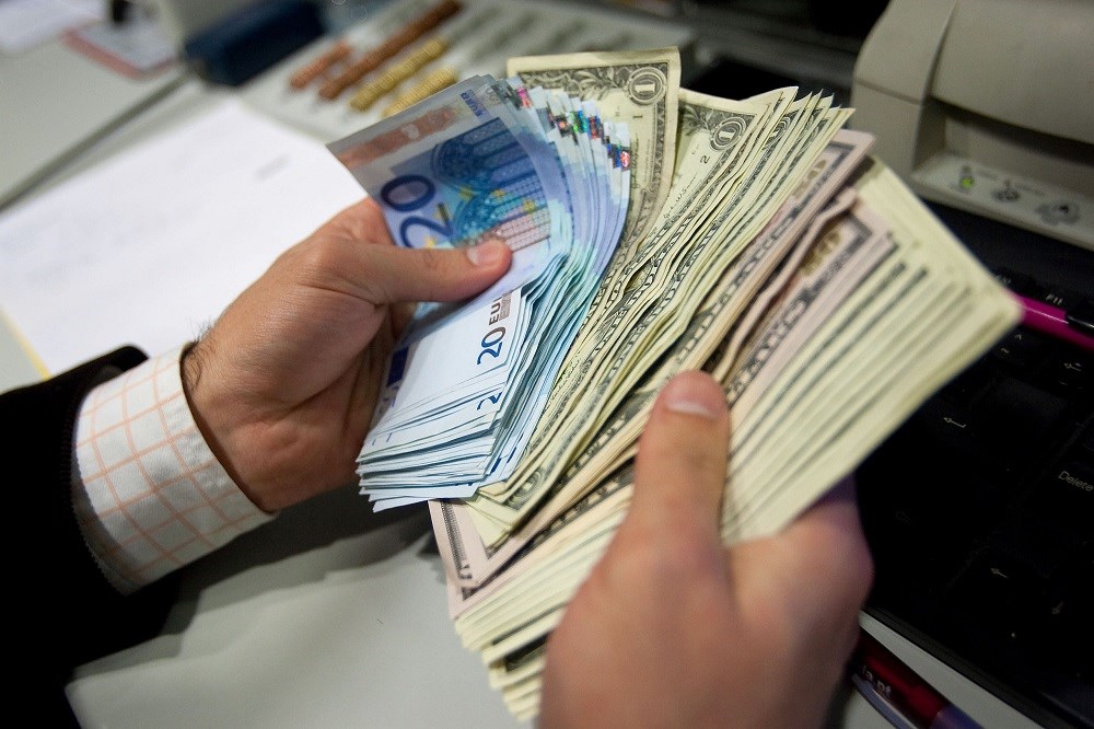 Tỷ giá USD hôm nay 16-4: Đồng USD nối tiếp đà tăng, đồng yên giảm xuống mức thấp nhất 20 năm