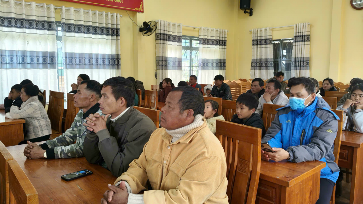 Báo Pháp luật Việt Nam hỗ trợ người dân vùng mưa lũ Lâm Đồng sửa chữa nhà