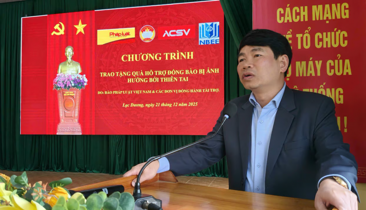 Báo Pháp luật Việt Nam hỗ trợ người dân vùng mưa lũ Lâm Đồng sửa chữa nhà