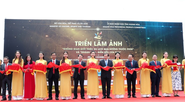 Triển lãm ảnh về giới thiệu du lịch qua những thước phim - Ảnh 1.