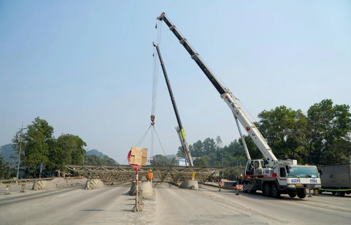 Tháo dỡ trạm thu phí BOT bỏ hoang trên quốc lộ 1