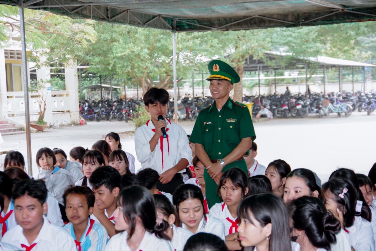 Cần Thơ: Đồn Biên phòng Vĩnh Châu tuyên truyền phòng, chống ma túy cho 600 học sinh trên địa bàn