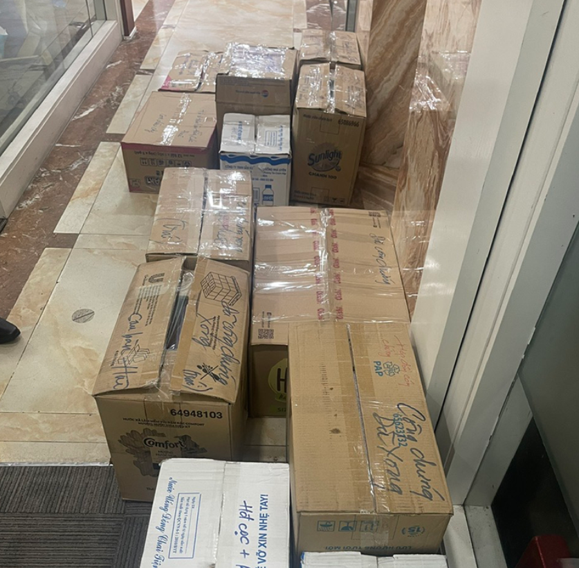 Khám xét khẩn cấp 4 địa điểm, công an đã thu giữ nhiều hợp đồng, tài liệu, sổ sách liên quan đến hoạt động buôn bán bất động sản kiểu