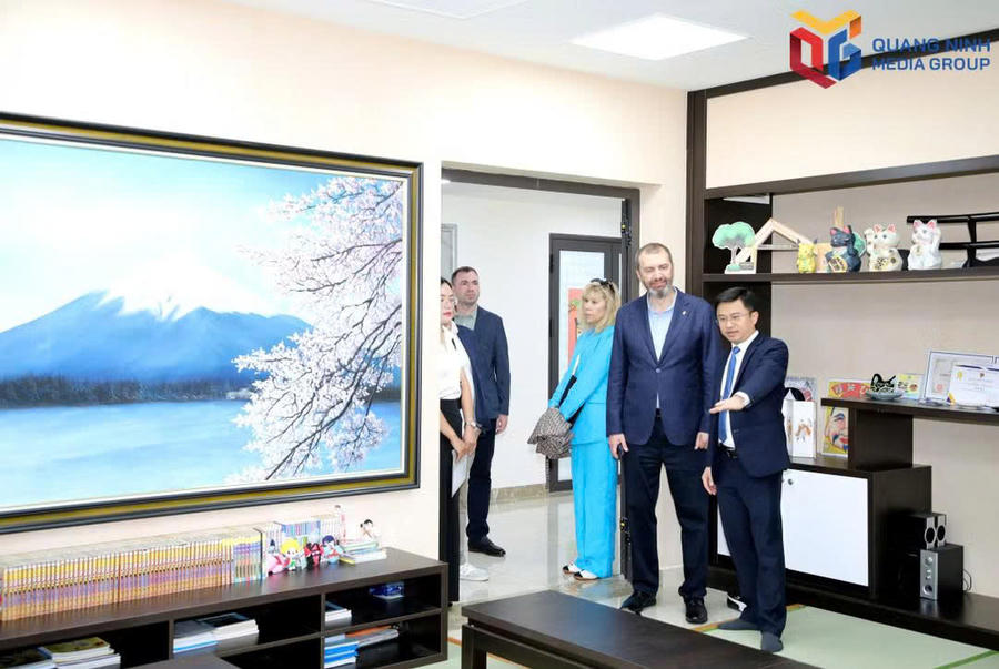 Đoàn công tác Hội đồng Lập pháp tỉnh Irkutsk thăm Trường Đại học Hạ Long.Ảnh: Báo Quảng Ninh
