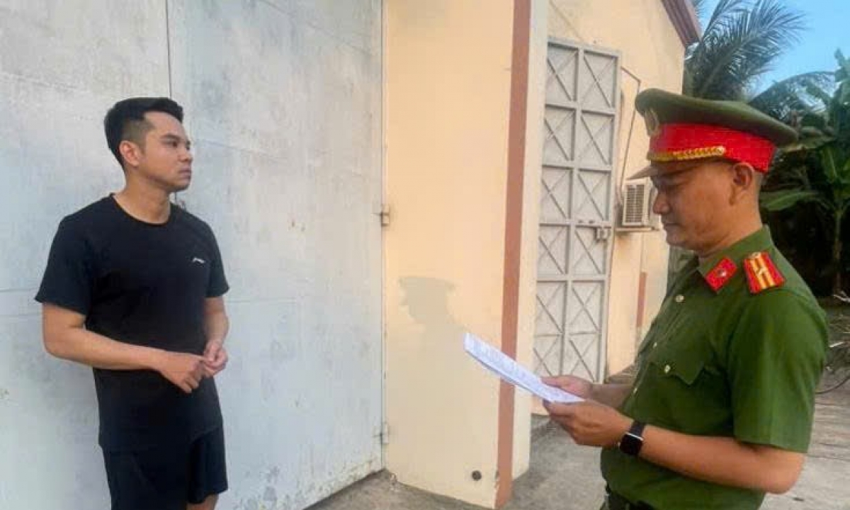 Bắt tạm giam đối tượng giết người bỏ trốn sau thời gian dài truy nã