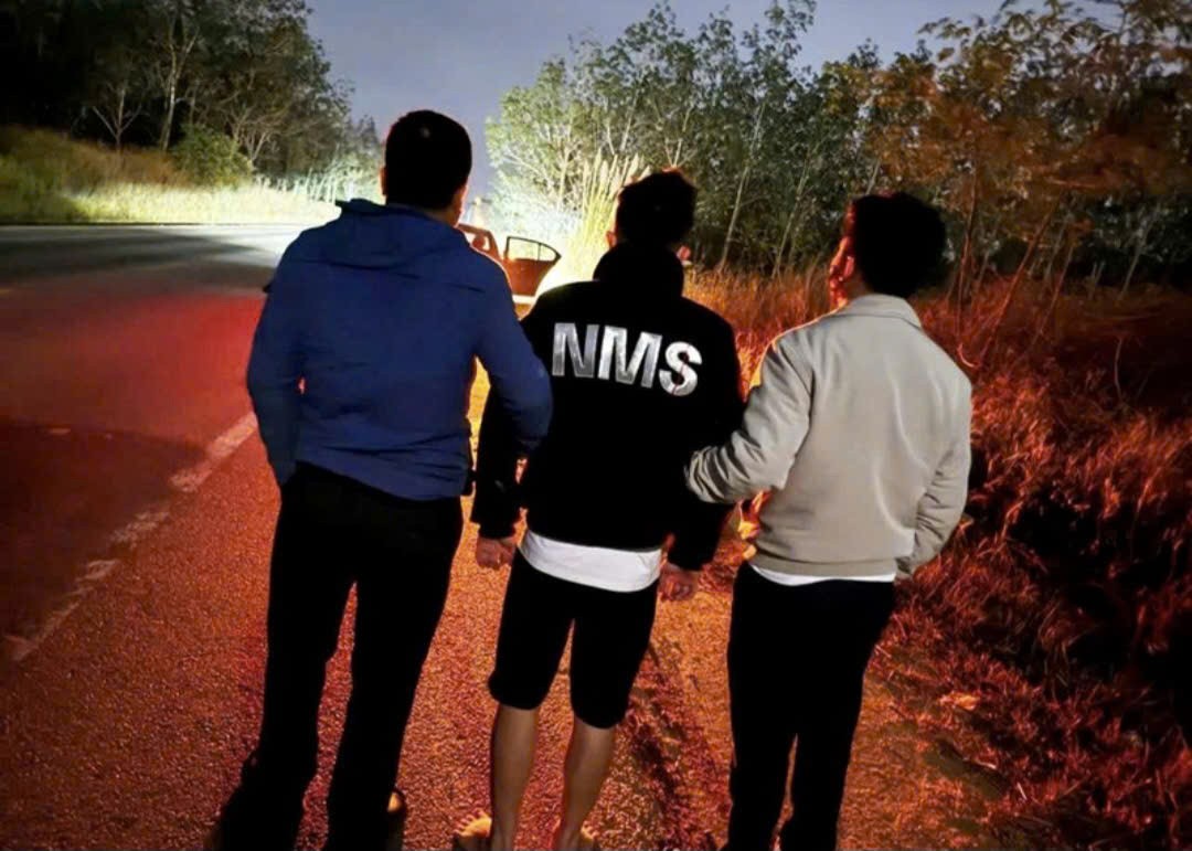 Bắt giữ nghi phạm cướp tiệm vàng chợ Nhân Cơ khi đang tìm cách trốn sang Lào Bắt giữ nghi phạm cướp tiệm vàng chợ Nhân Cơ khi đang tìm cách trốn sang Lào