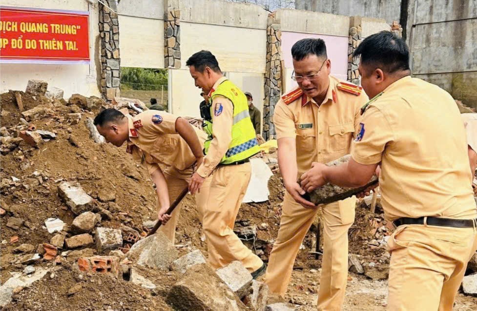 Niềm vui của người dân Lâm Đồng ngay ngày đầu năm mới: Nền móng hy vọng Niềm vui của người dân Lâm Đồng ngay ngày đầu năm mới: Nền móng hy vọng