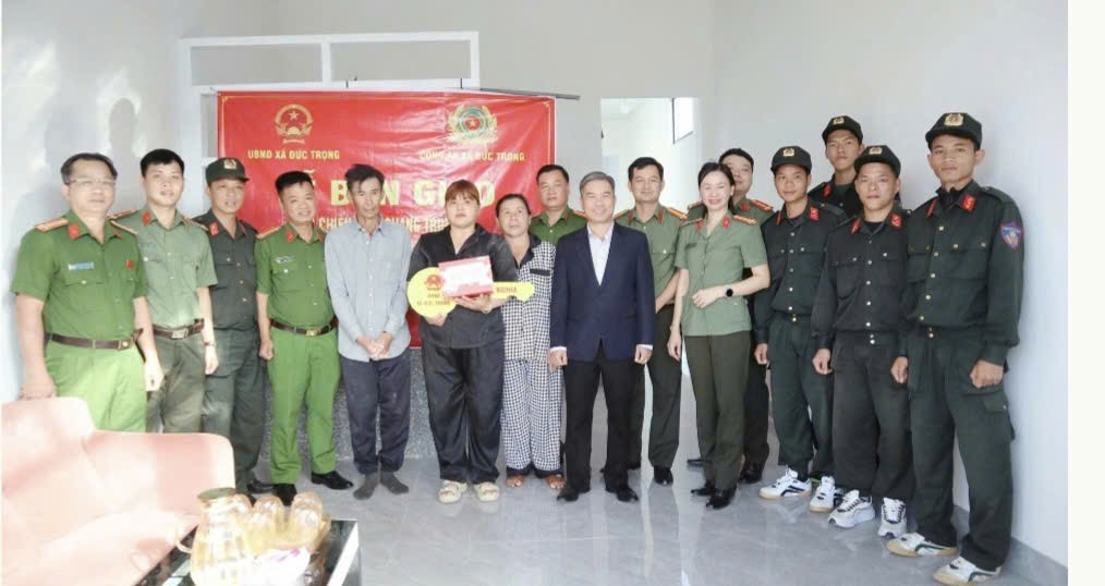 Niềm vui của người dân Lâm Đồng ngay ngày đầu năm mới: Nền móng hy vọng Niềm vui của người dân Lâm Đồng ngay ngày đầu năm mới: Nền móng hy vọng