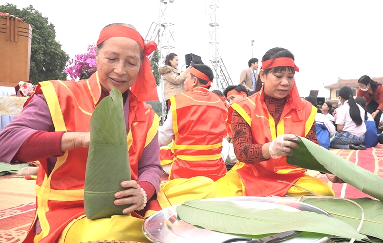 thi goi banh chung