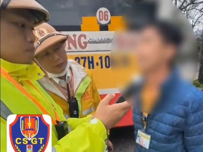 Tài xế hãng xe buýt Đông Bắc vi phạm nồng độ cồn - Ảnh Công an Hà Tĩnh.