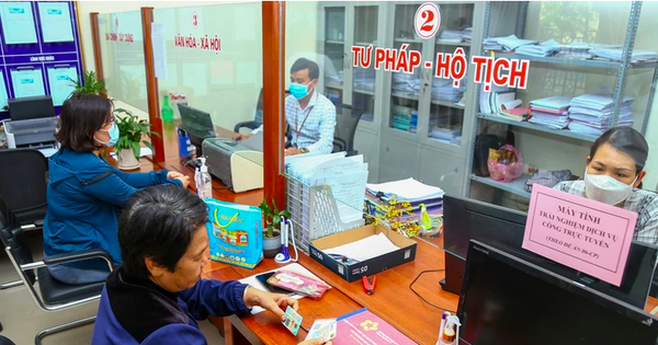 Bộ Nội vụ giải đáp cách tính lương với công chức bị kỷ luật