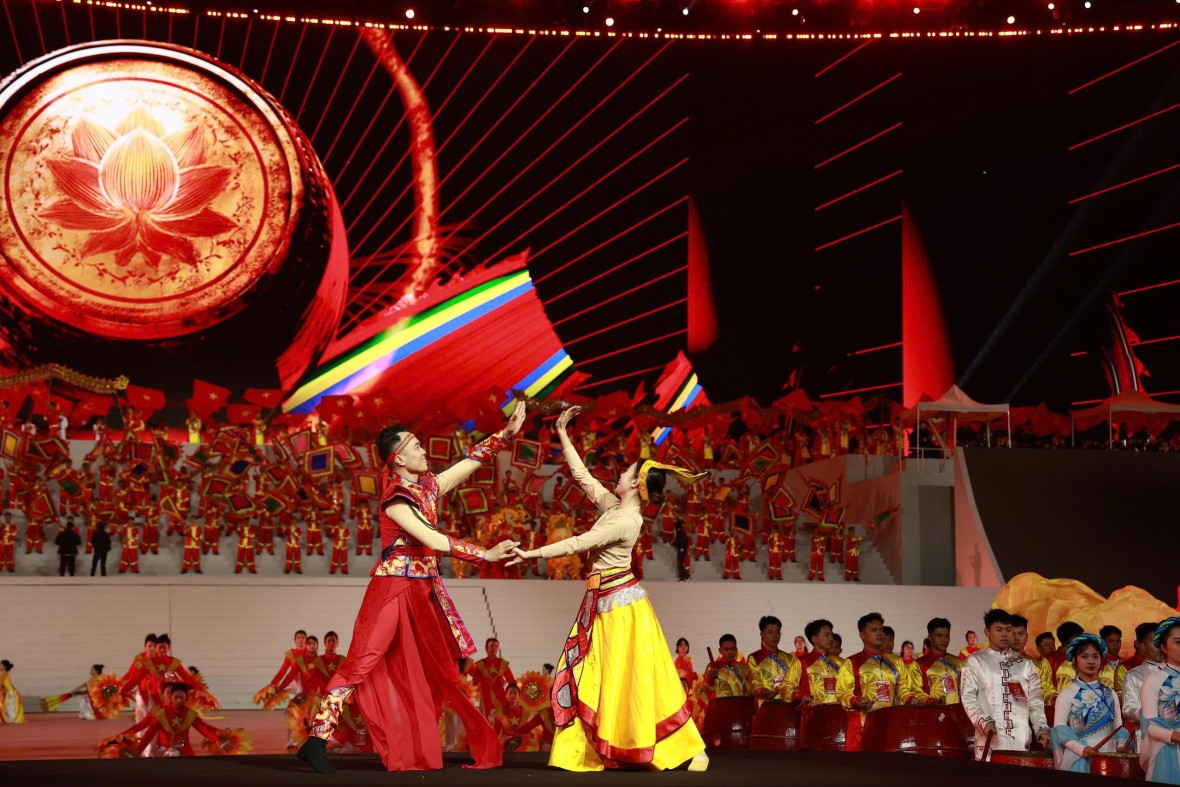 Mãn nhãn màn trống hội chào mừng Đại hội Đảng của học viên Cảnh sát Mãn nhãn màn trống hội chào mừng Đại hội Đảng của học viên Cảnh sát