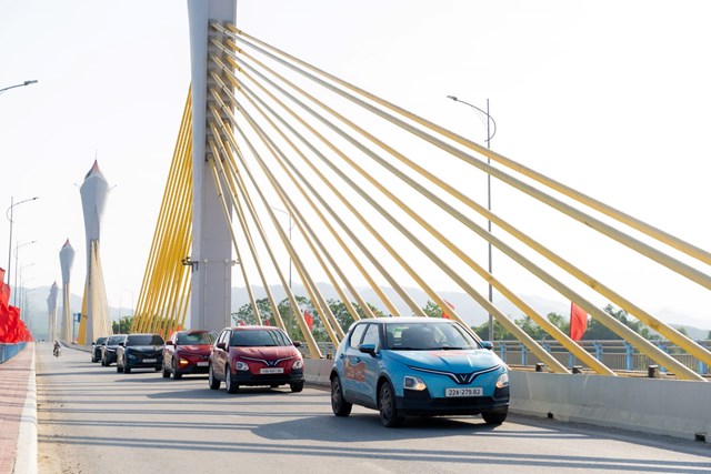 Từ đô thị tới đường đèo, VinFast VF 5 được chủ xe khen 'ổn định, tiết kiệm và đáng tiền nhất tầm giá 500 triệu đồng' - Ảnh 1 Từ đô thị tới đường đèo, VinFast VF 5 được chủ xe khen 'ổn định, tiết kiệm và đáng tiền nhất tầm giá 500 triệu đồng' - Ảnh 1