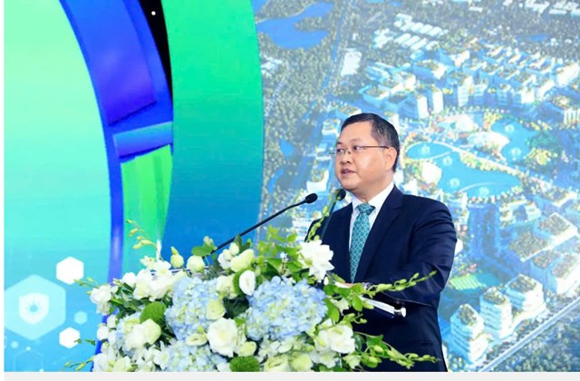&Ocirc;ng Vũ Xu&acirc;n H&ugrave;ng - Trưởng ban Ban Quản l&yacute; Khu c&ocirc;ng nghệ cao v&agrave; Khu c&ocirc;ng nghiệp TP H&agrave; Nội ph&aacute;t biểu tại buổi lễ.