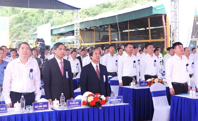 C&aacute;c đại biểu tại lễ khởi c&ocirc;ng, kh&aacute;nh th&agrave;nh c&aacute;c c&ocirc;ng tr&igrave;nh, dự &aacute;n