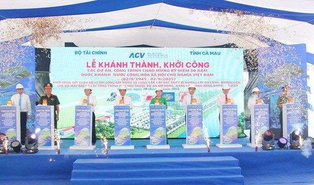L&atilde;nh đạo Bộ, Ng&agrave;nh Trung ương v&agrave; tỉnh C&agrave; Mau tiến h&agrave;nh nghi thức khởi c&ocirc;ng Dự &aacute;n n&acirc;ng cấp, mở rộng Cảng h&agrave;ng kh&ocirc;ng C&agrave; Mau.