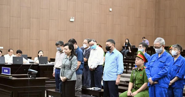 Hình ảnh cựu Bộ trưởng Nguyễn Thị Kim Tiến tại phiên tòa xét xử vụ 2 bệnh viện gây thất thoát, lãng phí hơn 803 tỉ đồng
