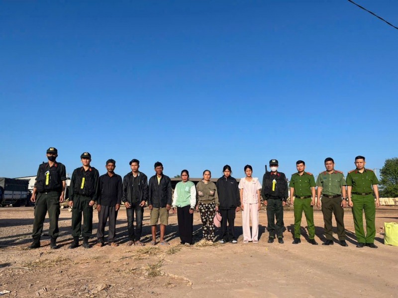 Những người mang quốc tịch Campuchia cư trú, làm việc nhưng không có giấy tờ hợp pháp.