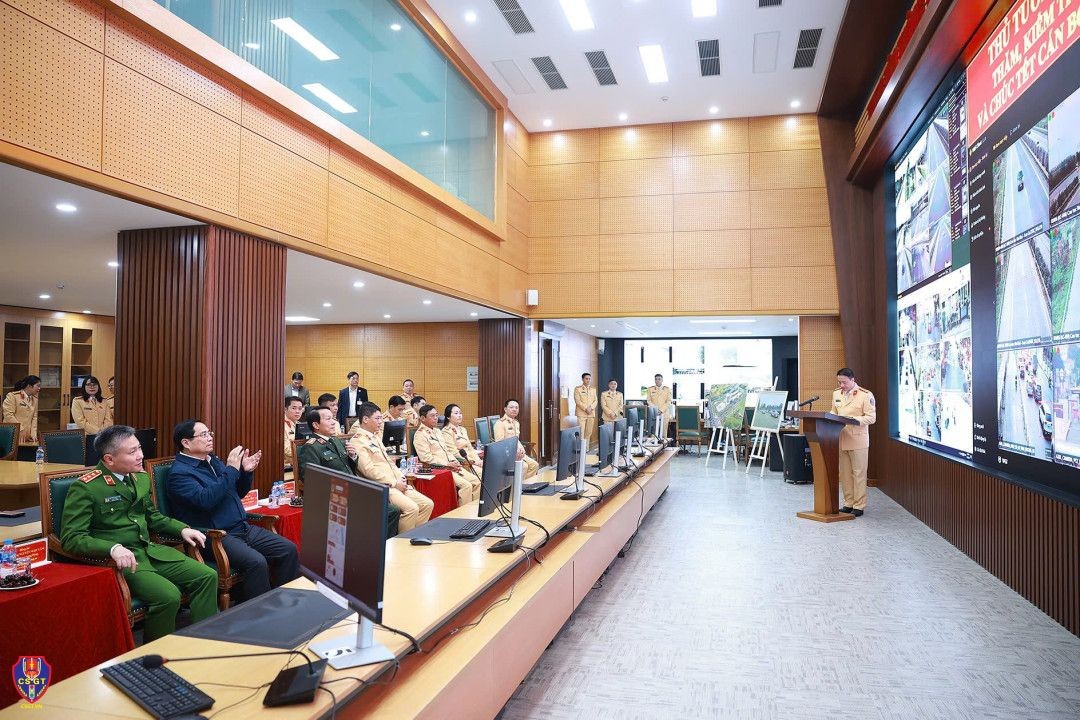 Thủ tướng Chính phủ đến thăm và làm việc tại Cục CSGT