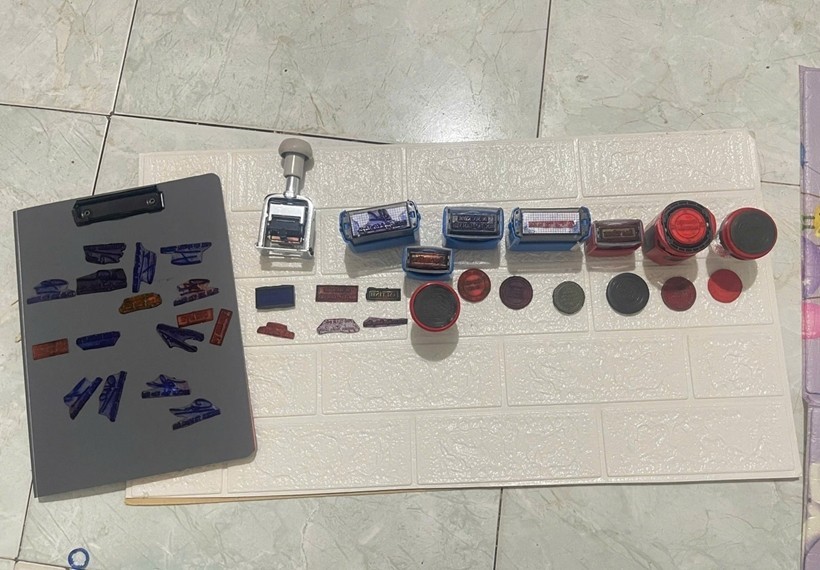 Tạm giữ đối tượng cầm đầu đường dây làm giả giấy khám sức khỏe trên không gian mạng Tạm giữ đối tượng cầm đầu đường dây làm giả giấy khám sức khỏe trên không gian mạng