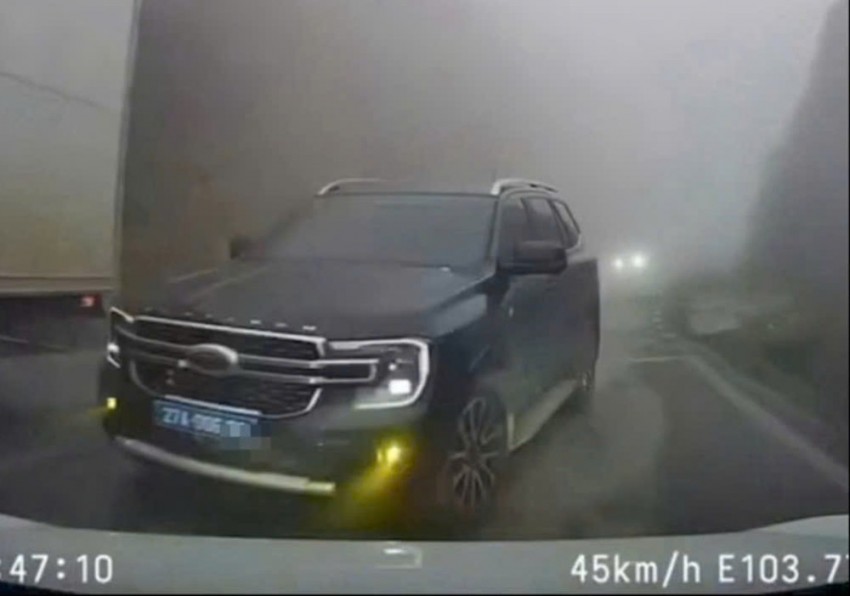 Xử phạt xe biển xanh vượt ẩu tại Lào Cai Xử phạt xe biển xanh vượt ẩu tại Lào Cai